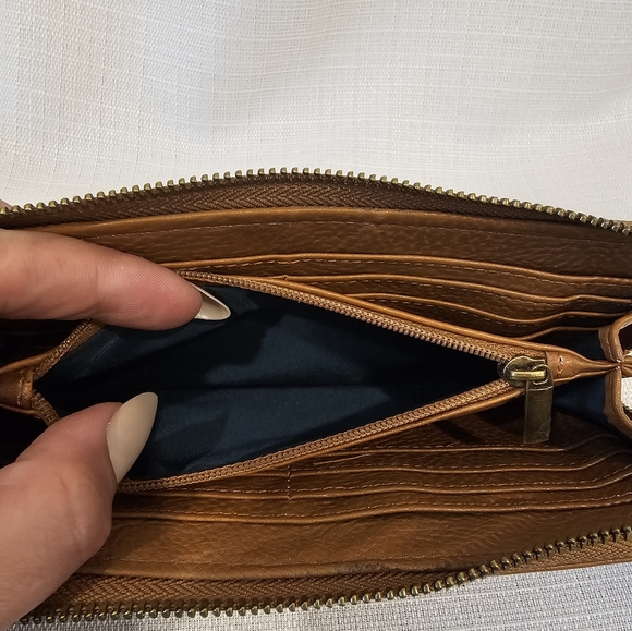 Matt & Nat brown wallet in near perfect condition - Picture 5 of 7